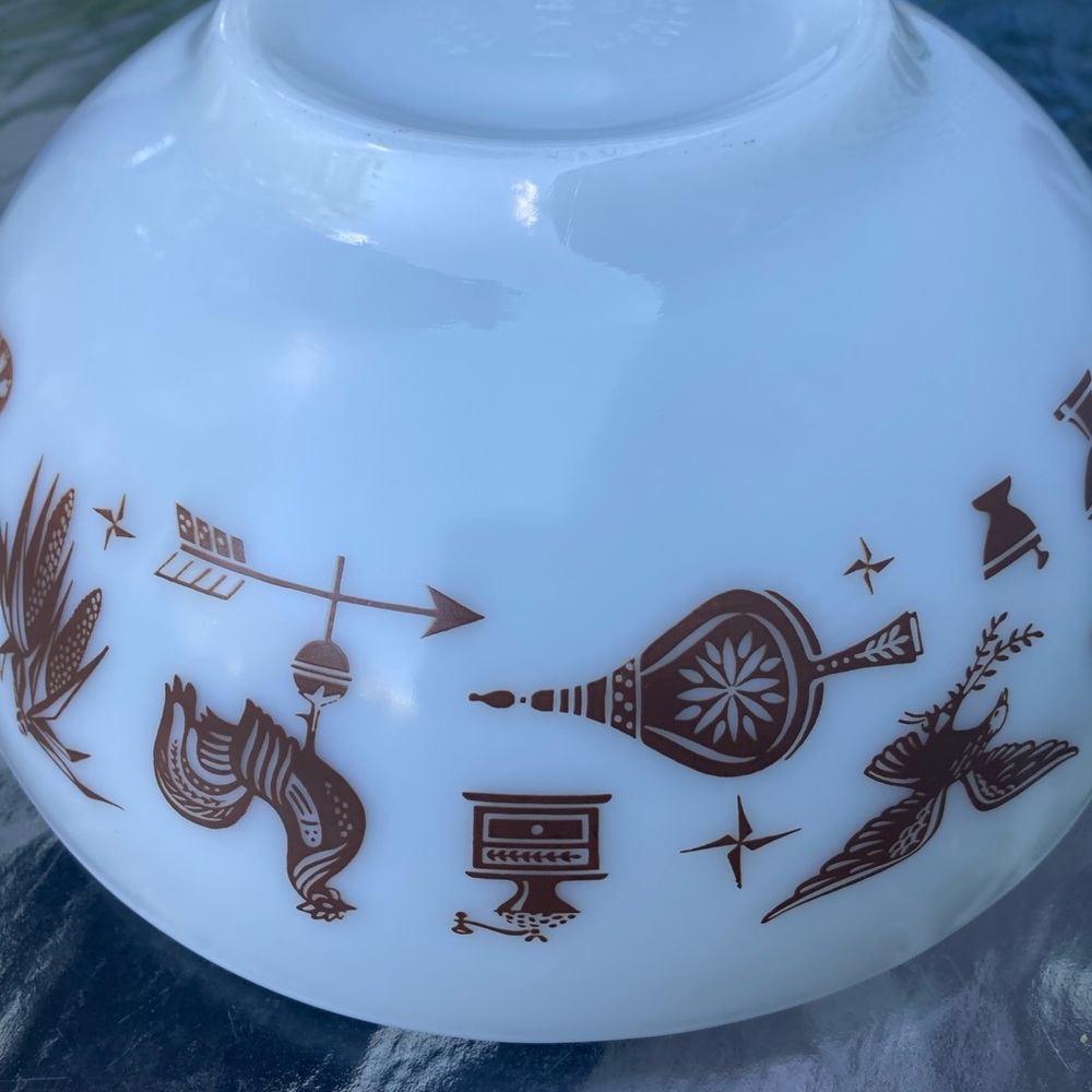 Vintage Pyrex 11” American Pattern Spout and Handle Ovenware Serving Bowl - Picture 4 of 8